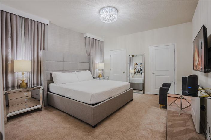 Image No.78-8 Bed Property for sale