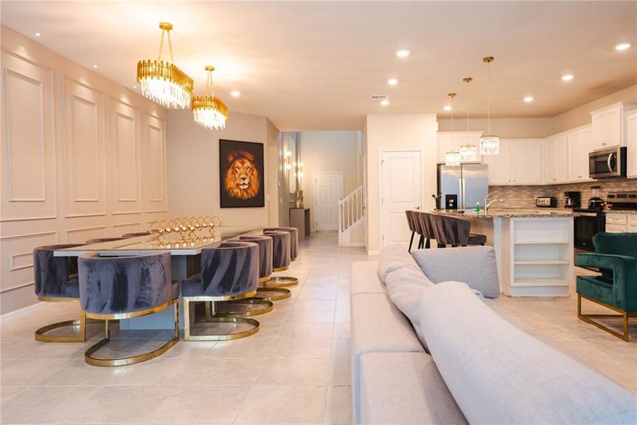 Image No.82-8 Bed Property for sale