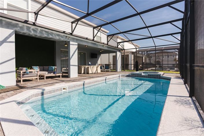 Image No.84-8 Bed Property for sale