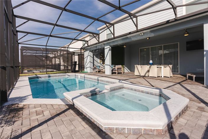 Image No.85-8 Bed Property for sale