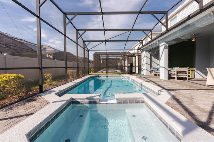 Image No.86-8 Bed Property for sale