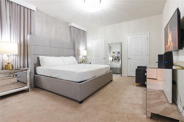 Image No.88-8 Bed Property for sale