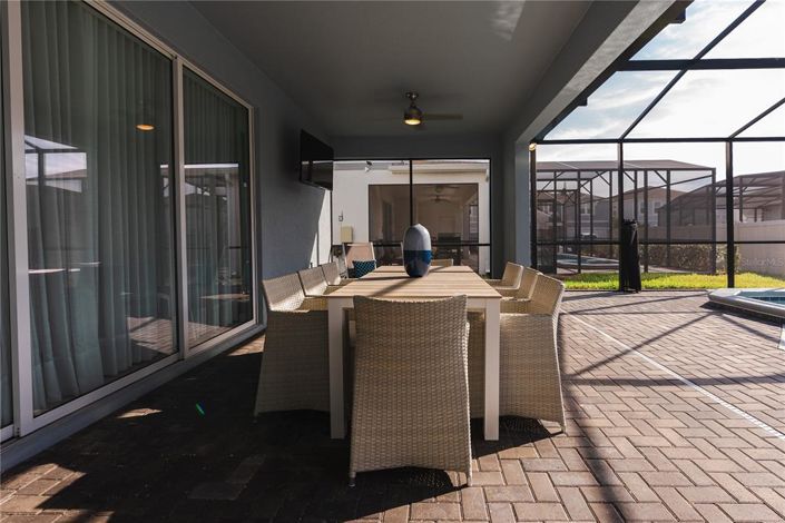 Image No.89-8 Bed Property for sale