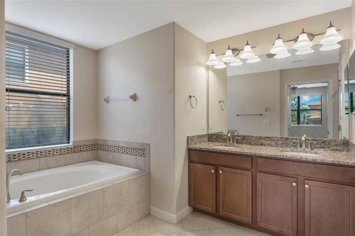 Image No.15-2 Bed Property for sale