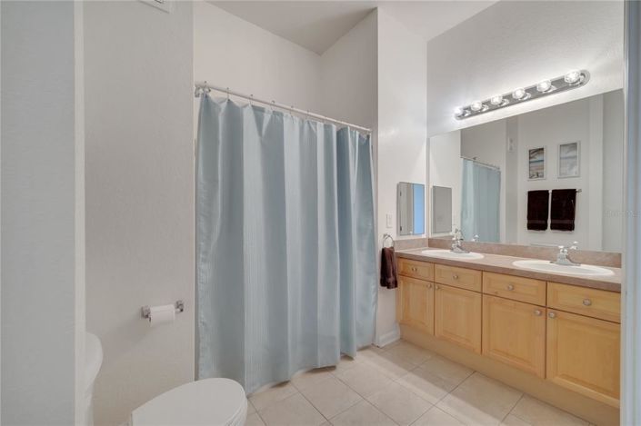 Image No.12-3 Bed Property for sale