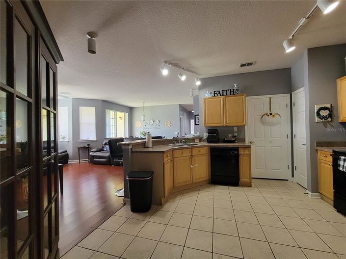 Image No.6-4 Bed Property for sale