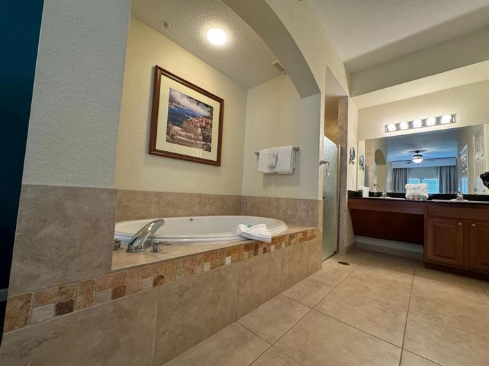 Image No.17-2 Bed Property for sale