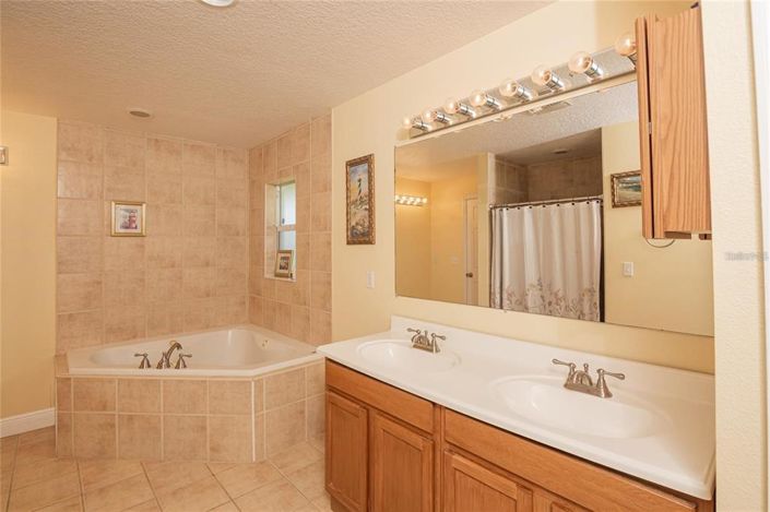 Image No.13-3 Bed Property for sale