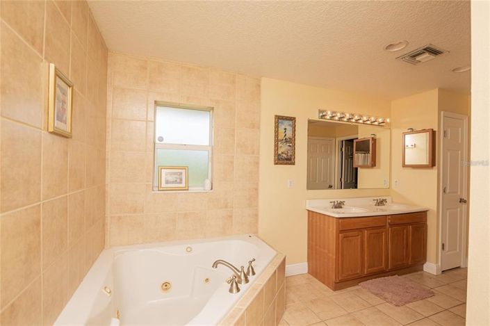 Image No.15-3 Bed Property for sale