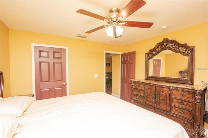 Image No.18-3 Bed Property for sale