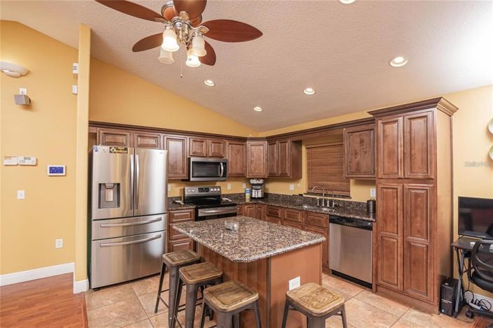 Image No.28-3 Bed Property for sale