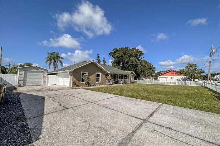 Image No.38-3 Bed Property for sale