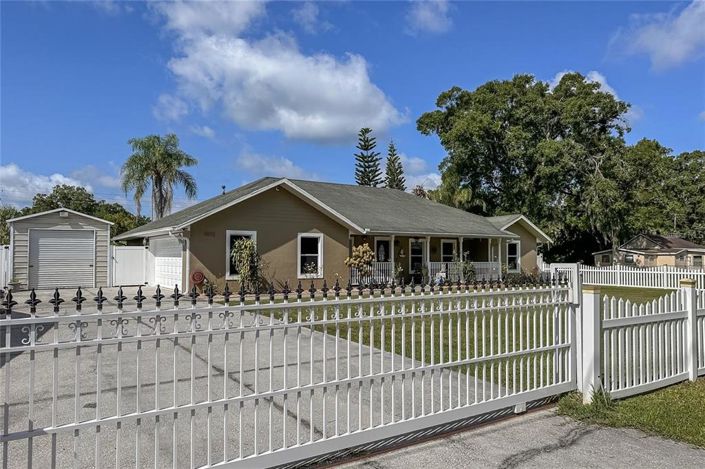 Image No.40-3 Bed Property for sale