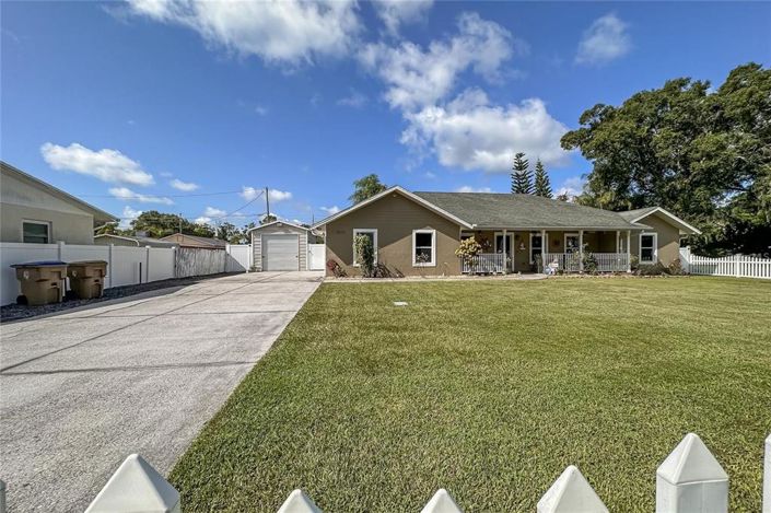 Image No.42-3 Bed Property for sale