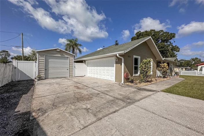 Image No.51-3 Bed Property for sale