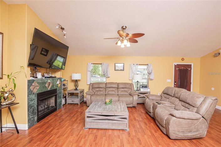 Image No.6-3 Bed Property for sale