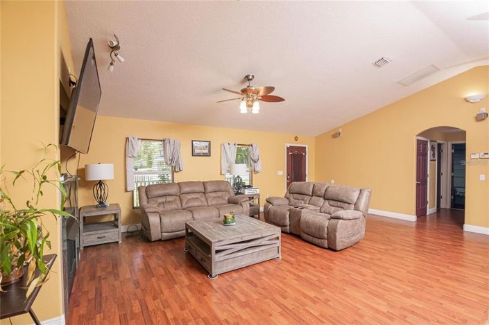 Image No.8-3 Bed Property for sale