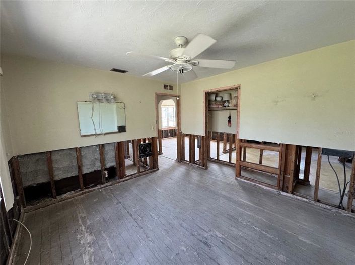 Image No.28-4 Bed Property for sale