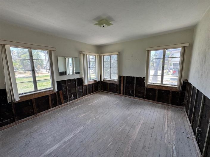 Image No.30-4 Bed Property for sale