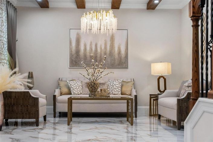 Image No.10-5 Bed Property for sale