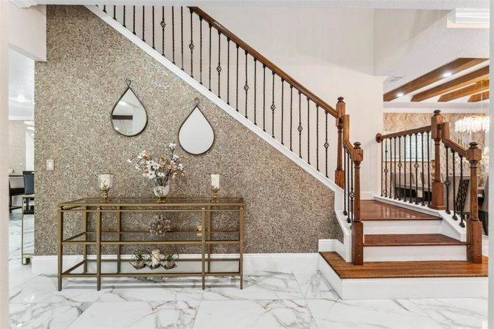 Image No.14-5 Bed Property for sale