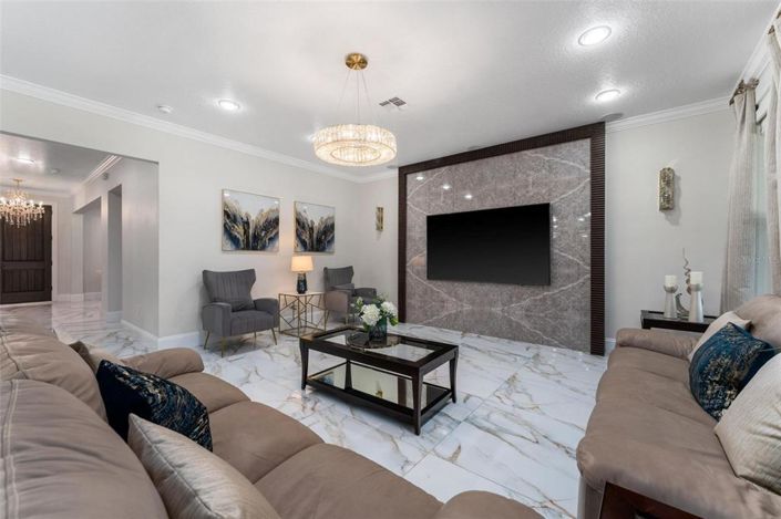 Image No.18-5 Bed Property for sale