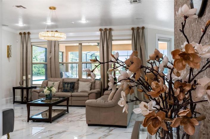 Image No.20-5 Bed Property for sale