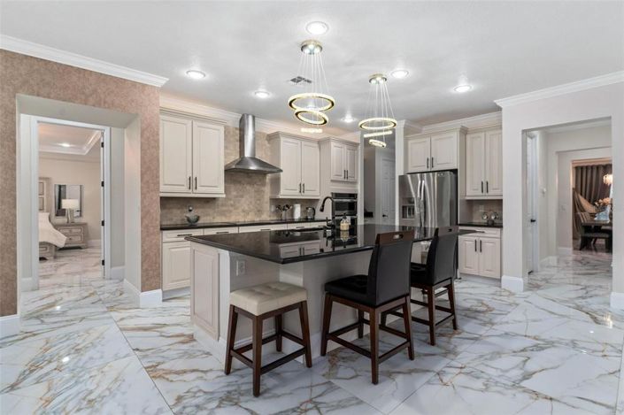 Image No.27-5 Bed Property for sale