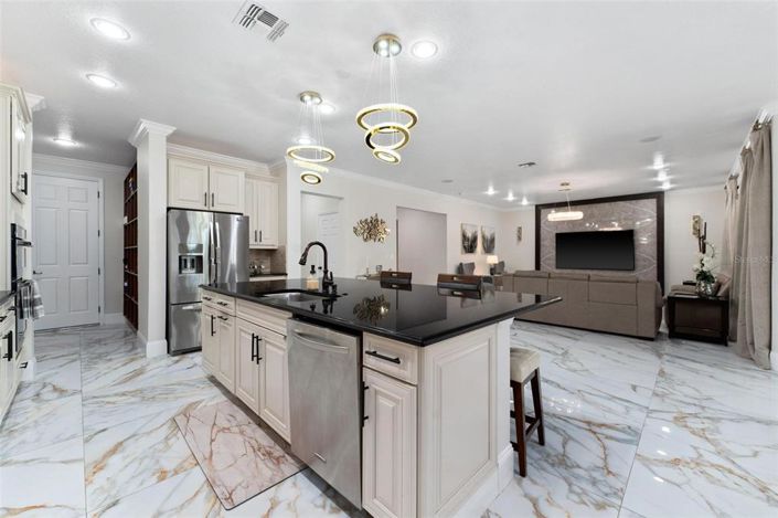 Image No.28-5 Bed Property for sale