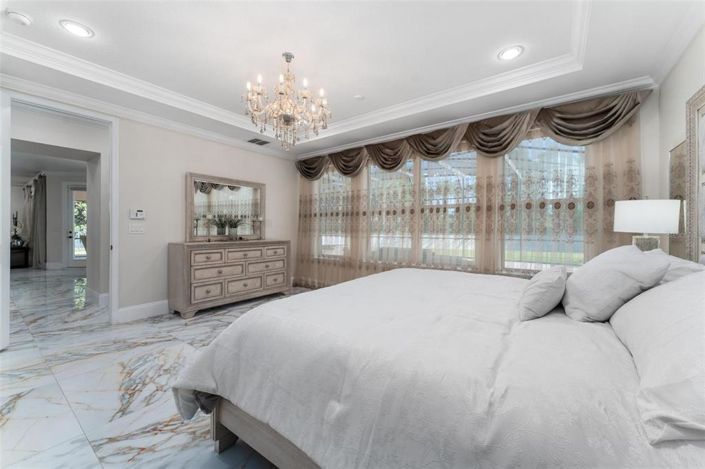 Image No.40-5 Bed Property for sale