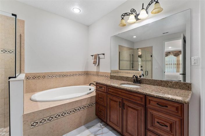 Image No.44-5 Bed Property for sale