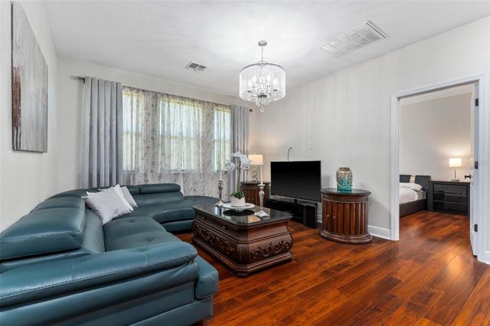 Image No.50-5 Bed Property for sale