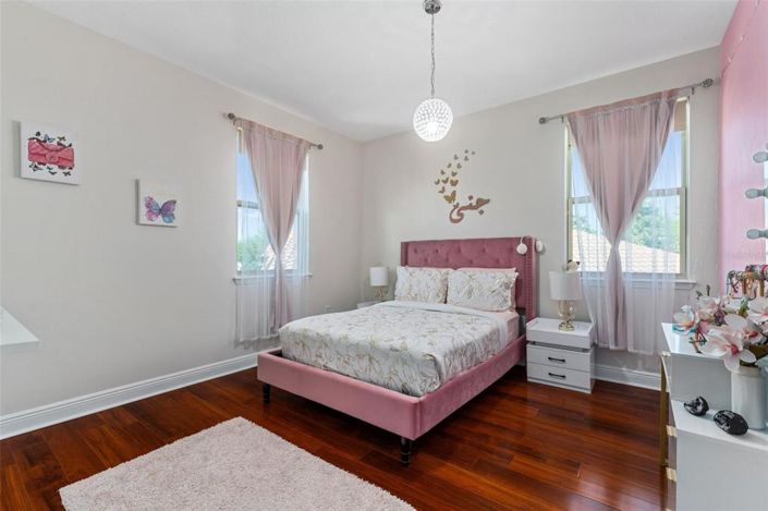 Image No.58-5 Bed Property for sale