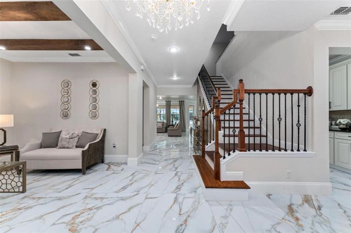 Image No.9-5 Bed Property for sale