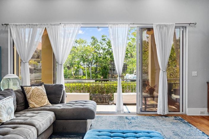 Image No.10-3 Bed Property for sale