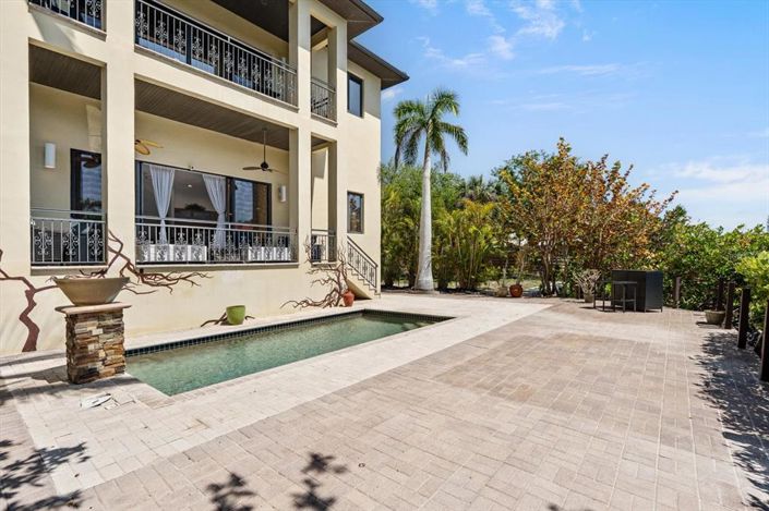 Image No.16-3 Bed Property for sale