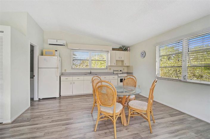 Image No.32-4 Bed Property for sale