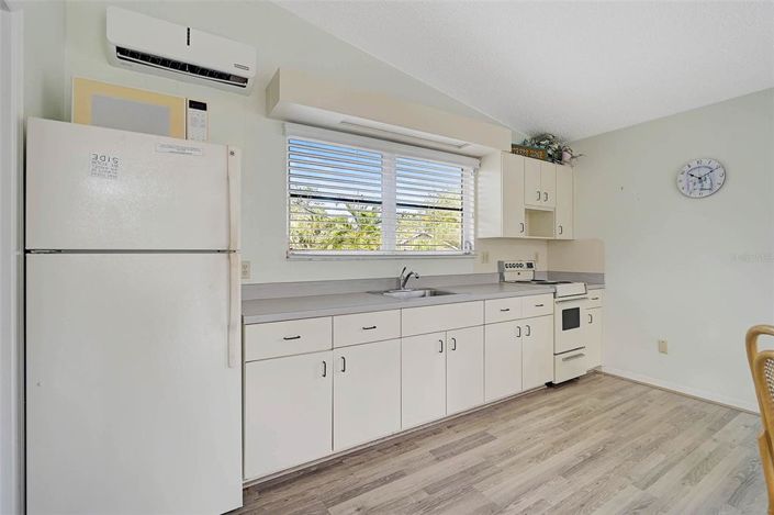 Image No.33-4 Bed Property for sale