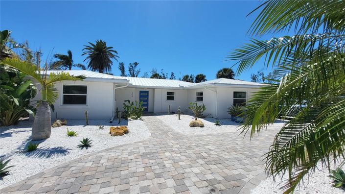 Image No.1-4 Bed Property for sale