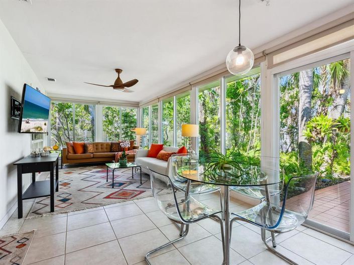 Image No.11-3 Bed Property for sale