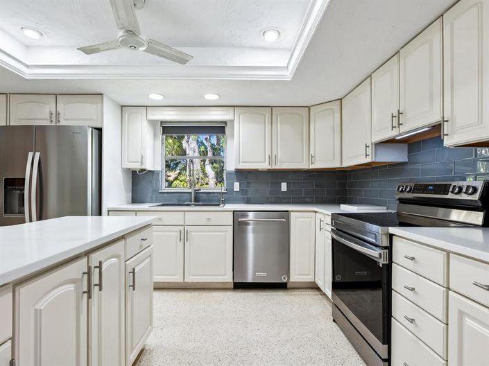 Image No.16-3 Bed Property for sale