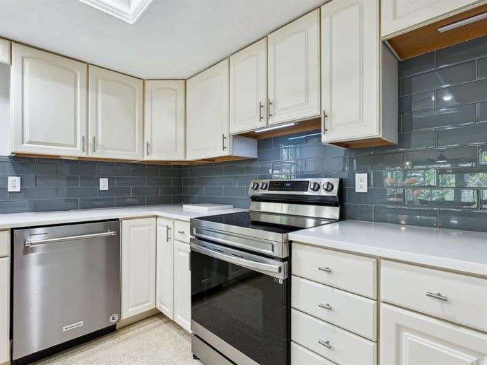 Image No.17-3 Bed Property for sale