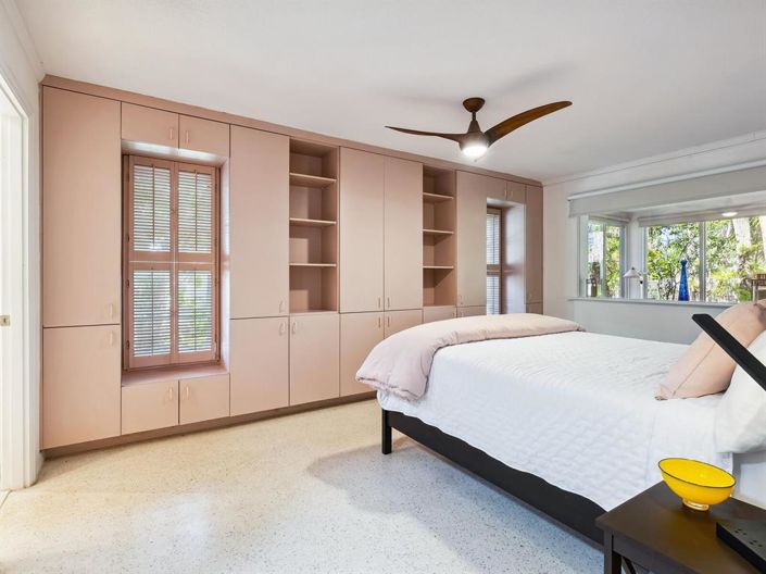 Image No.20-3 Bed Property for sale