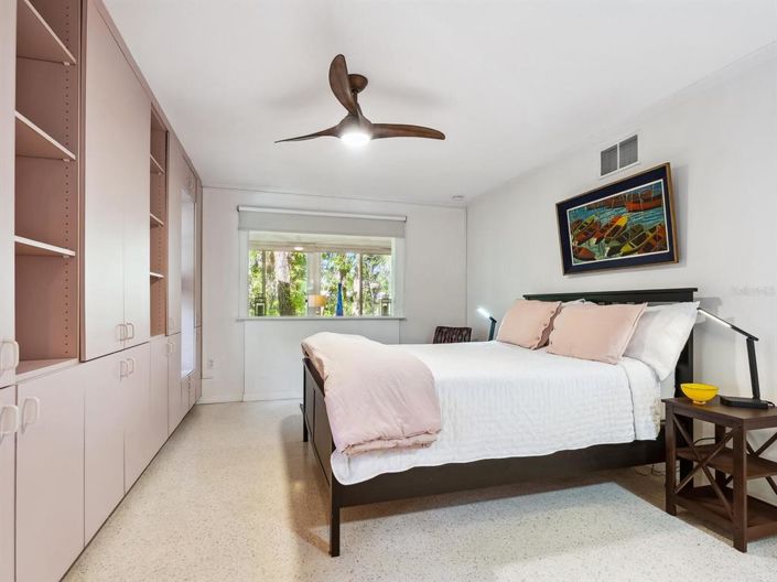 Image No.21-3 Bed Property for sale