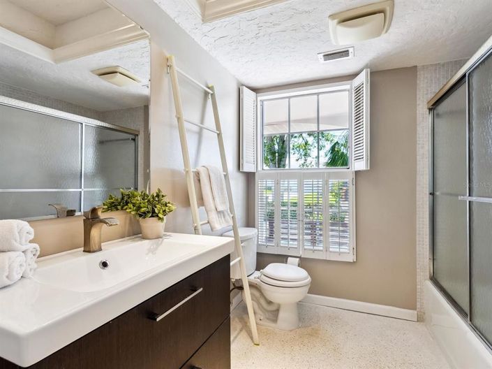 Image No.24-3 Bed Property for sale