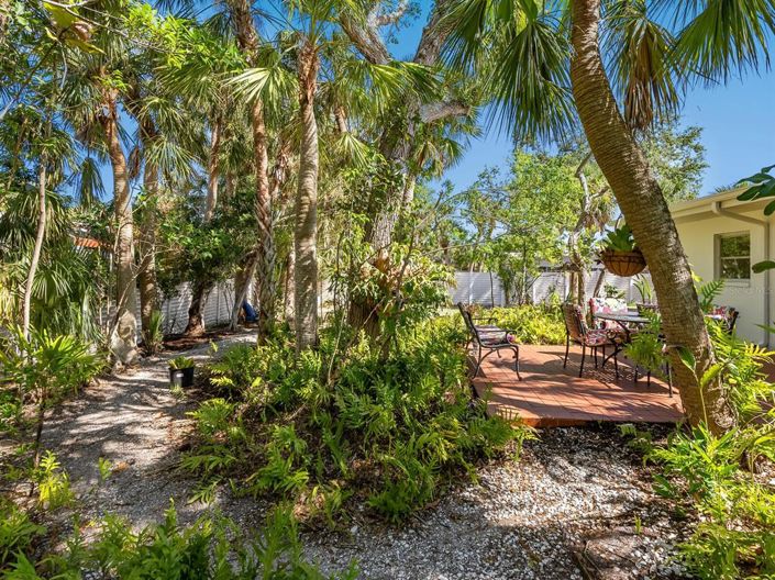 Image No.28-3 Bed Property for sale