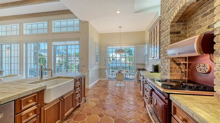 Image No.20-3 Bed Property for sale