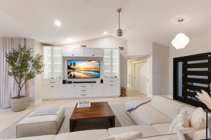 Image No.10-4 Bed Property for sale