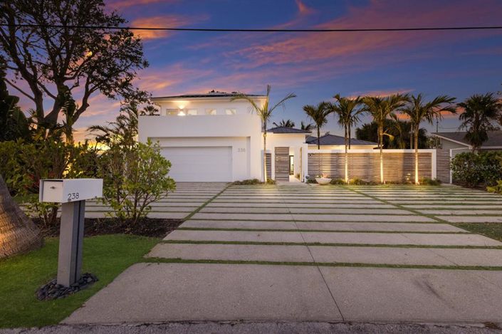 Image No.5-4 Bed Property for sale