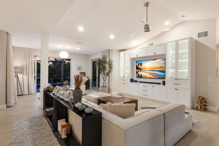 Image No.9-4 Bed Property for sale